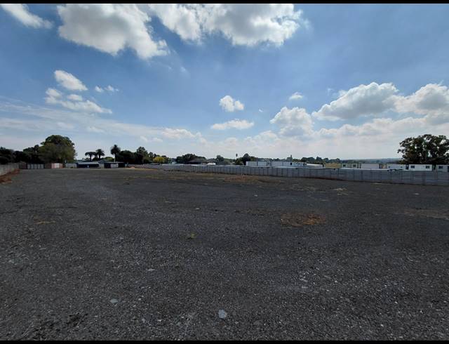 8,499M² INDUSTRIAL YARD TO LET IN BREDELL